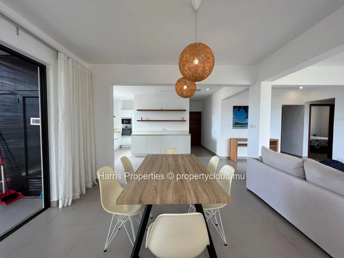 Charming second-floor apartment for sale in Pereybere