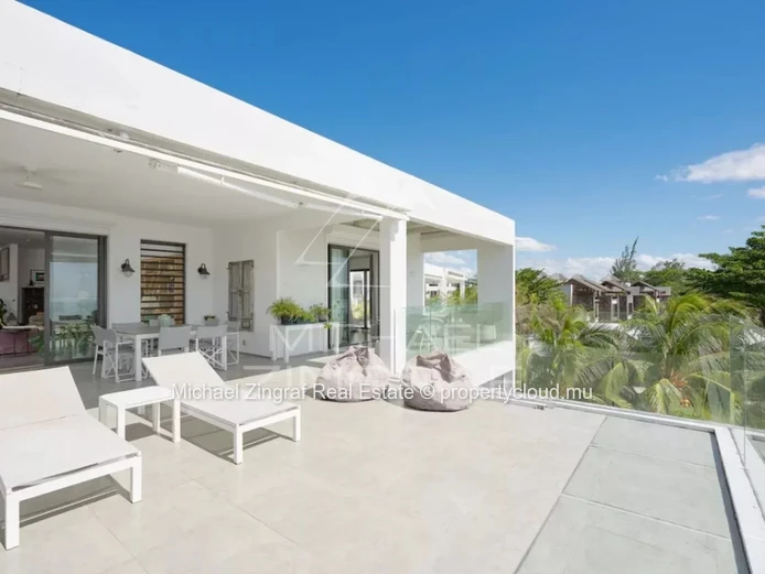 Exceptional Seafront Penthouse with Panoramic Ocean Views – Péreybère