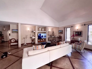 5 Bedroom Villa