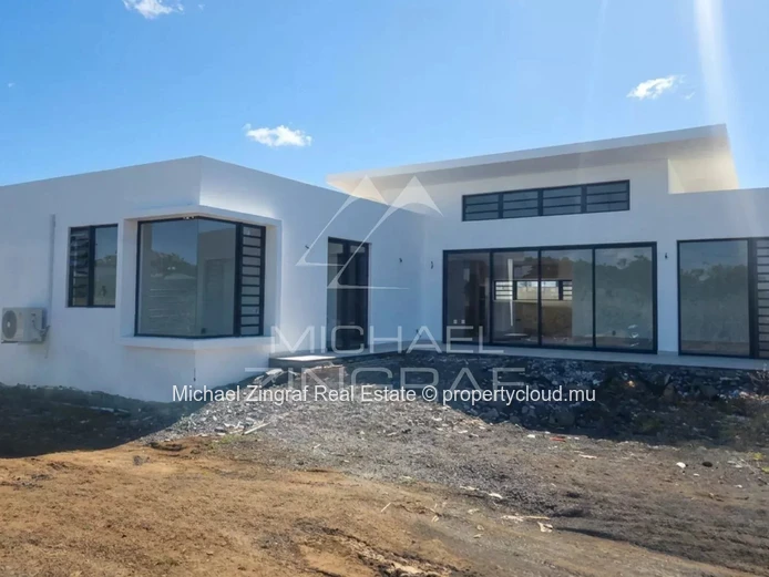 Villa neuve de 3 chambres avec piscine à vendre à Mont Mascal