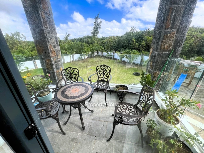 À Vendre | Appartement De 2 Chambres En Résidence Sécurisée | Coastal Road, Roches Noires