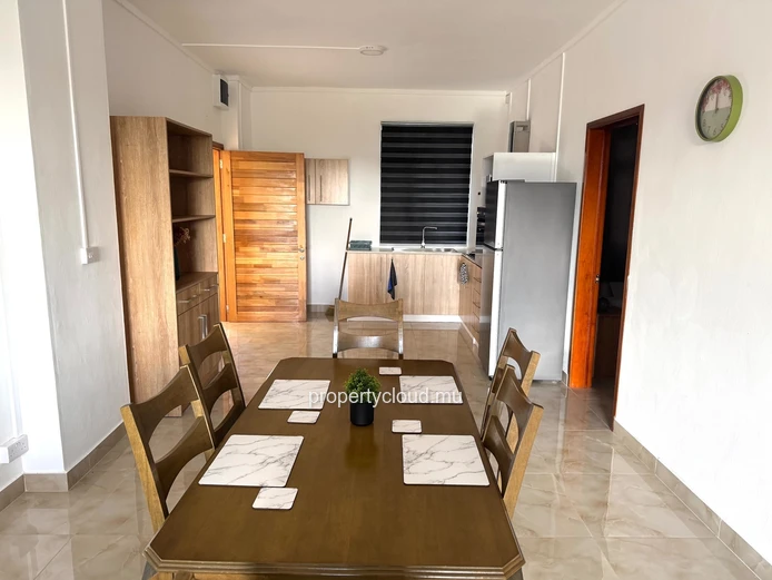 Flic en Flac à louer récent appartement 2 chambres avec piscine, salle de sport, ascenseur et parking couvert situé d...
