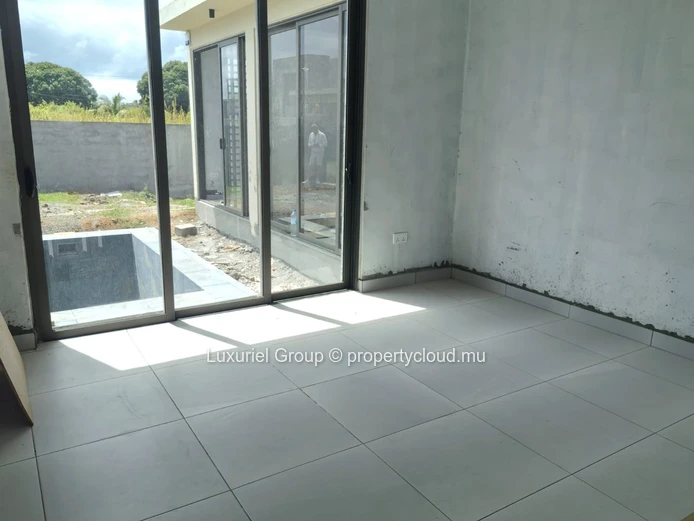Maison contemporaine neuve avec piscine à Pereybere