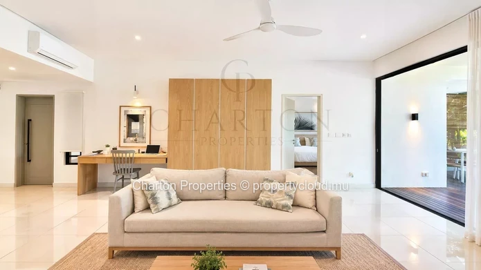 3-bedroom ground-floor apartment in the heart of Rivière Noire's nautical universe