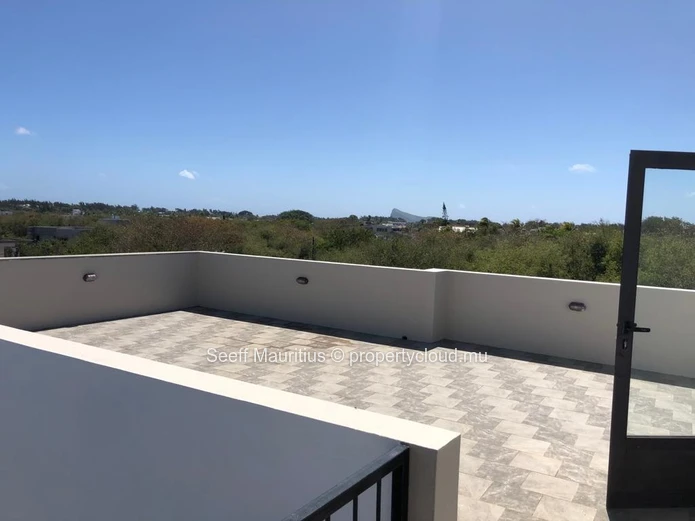Modern 4-Bedroom Villa with Coin de Mire Views – Pereybere