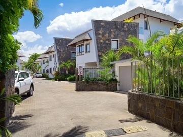 4 Bedroom Townhouse, Duplex