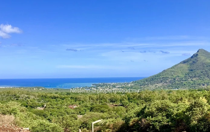 Villa contemporaine en duplex avec 4 chambres, piscine privée et vue sur la montagne dans une résidence sécurisée