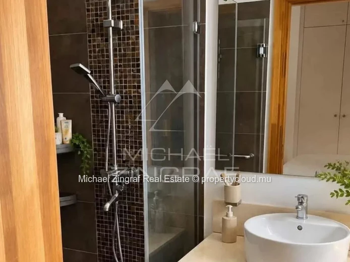 3-Bedroom Apartment with Stunning Rooftop Terrace - Flic en Flac