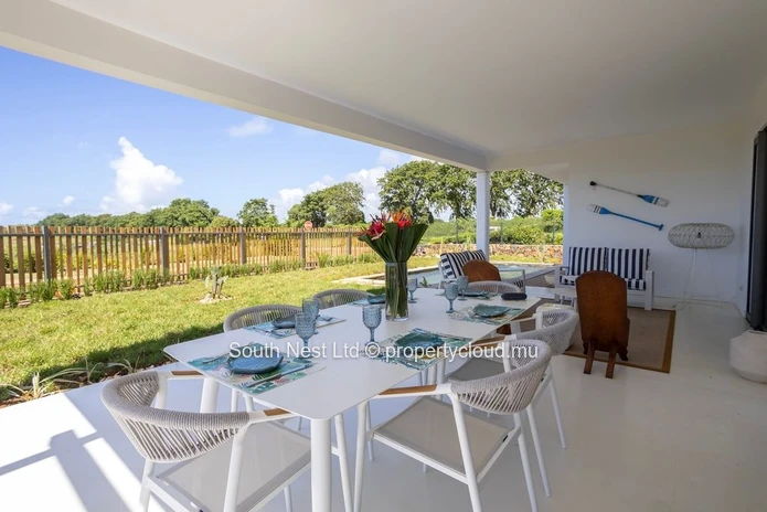 Villa d'Exception de 3 Chambres avec Vue Mer à Les Hautes Rives, Azuri