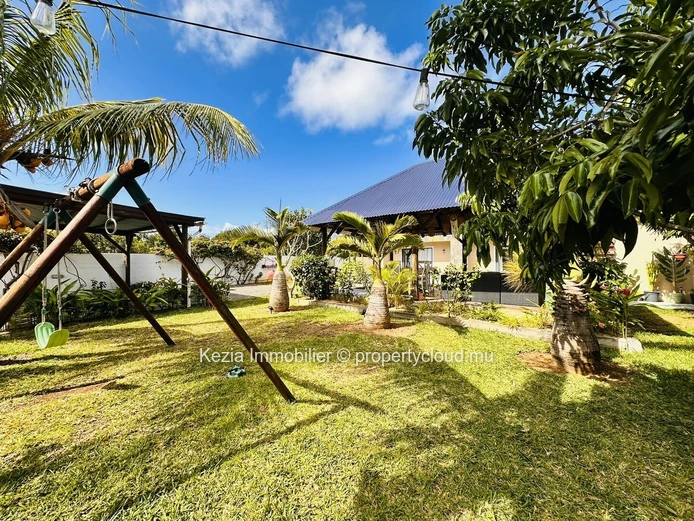 Contemporary Villa With Generous Volumes, Hidden From View