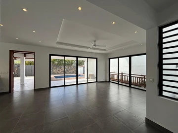 5 Bedroom Villa
