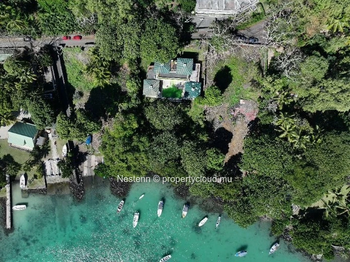 Magnifique terrain pieds dans l'eau, vue mer