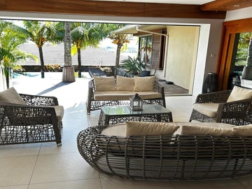 5 Bedroom Villa