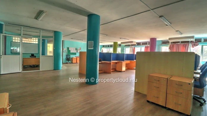 Office space of 371.61 m² 