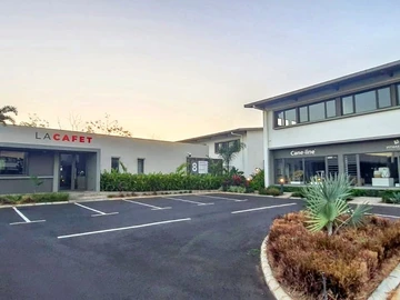 OFFICE for Long Term Rent, Located between Arsenal and Terre Rouge 