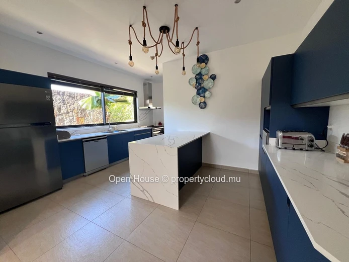 Villa d'architecte 4 chambres avec piscine à vendre à Péreybère