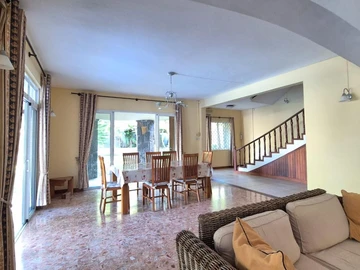 5 Bedroom Villa