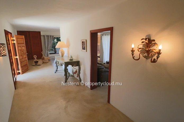 Residential estate with 1 villa and 4 bungalows - With license. 