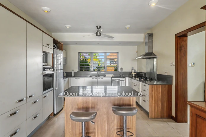 4-bedroom villa with swimming pool for sale in Poste de Flacq