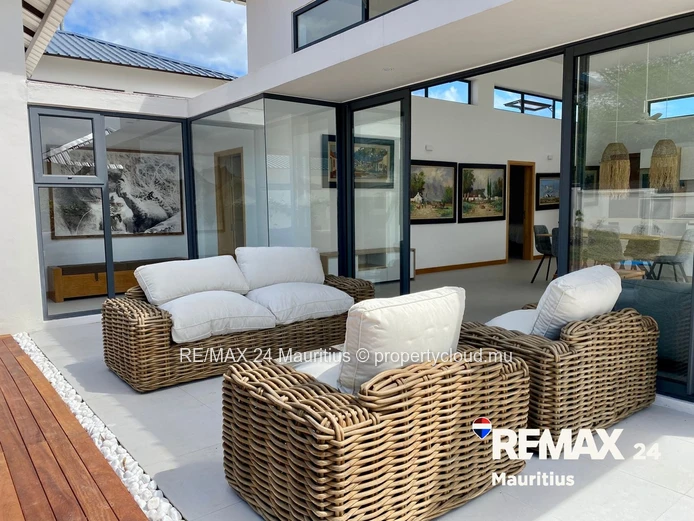 Bright Single-Storey Villa with Pool & Garden in Tamarin