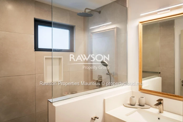 3 Bedroom Beachfront Apartment | Pool And Garden | Poste Lafayette | Lease Hold