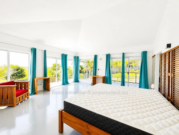 A Villa Open To Nature With A View Of The Northern Islands