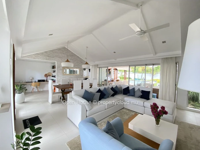 Exclusivité - Domaine recherché sur Grand Baie - Villa à vendre - 3 chambres en suite - beaux volumes - grand jardin ... (Mandat exclusif)