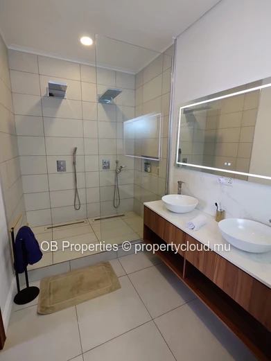 Appartement d’Exception de 3 Chambres avec Vue Mer