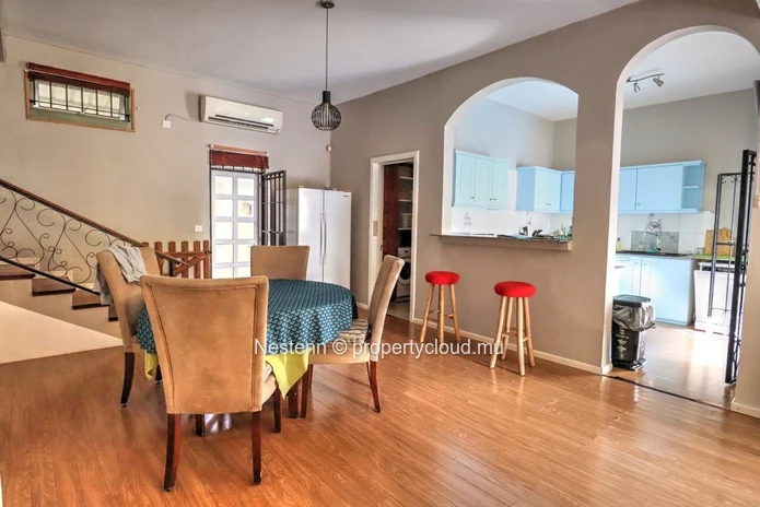 Family villa with private pool – Secure residence in a sought-after area