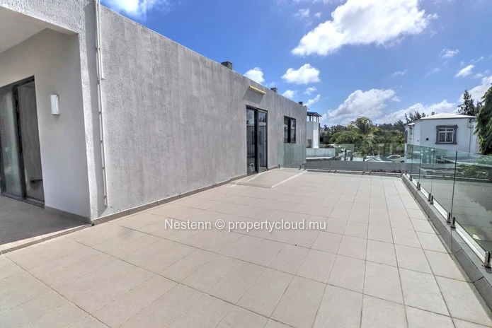 Viila avec 4 chambres, un espace bureau et une cuisine entièrement équipée
