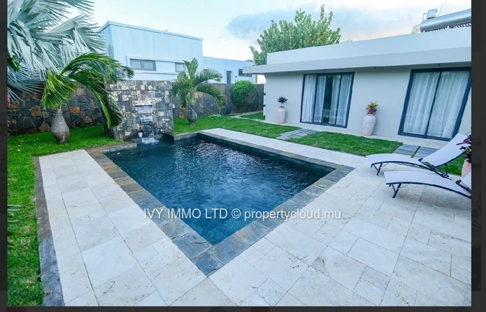 Nestled in the coastal enclave of Balaclava, just 15 minutes from Grand Baie in the North, discover this charming, 3-...