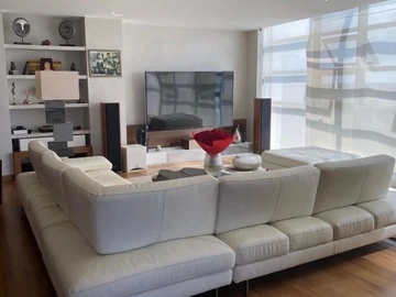 6 Bedroom Apartment