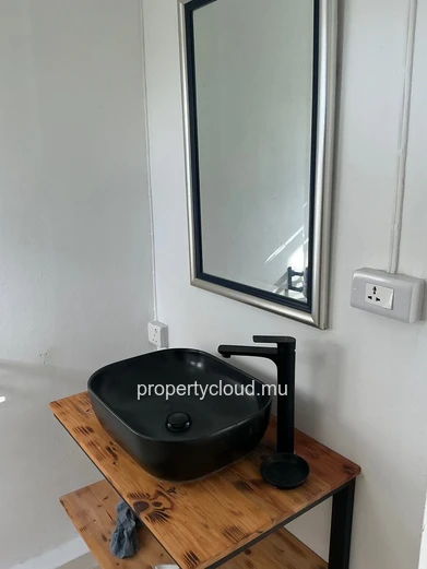 A VENDRE, Melville ( Grand Gaube), duplex de 2 chambres dans complexe sécurisé