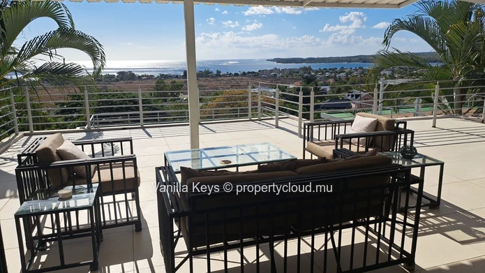 Gorgeous Duplex with views on long term rental in Tamarin