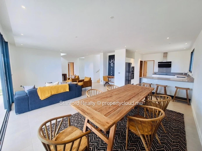 Villa de luxe de 5 chambres avec piscine privée et vue imprenable à Akasha