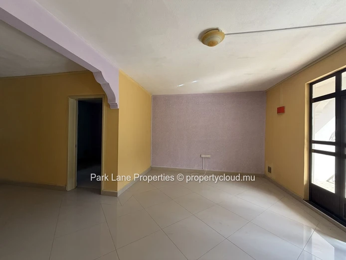 Fort potentiel pour ce bâtiment de 8 appartements au centre de Flic en Flac
