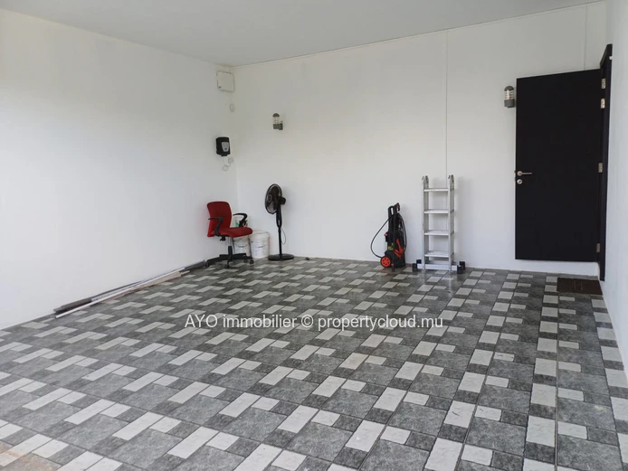 Exclusive property on sale -modern 4 beds home with pool in Pereybere