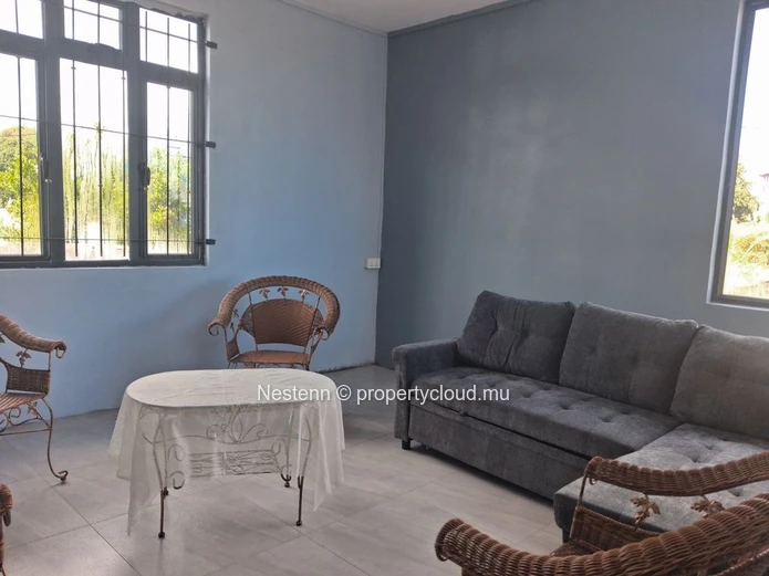 Maison neuve dans un quartier tranquille 