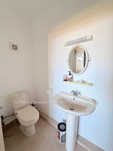 3-Bedroom Apartment - Sea view - Close to bus stop, shops and beaches