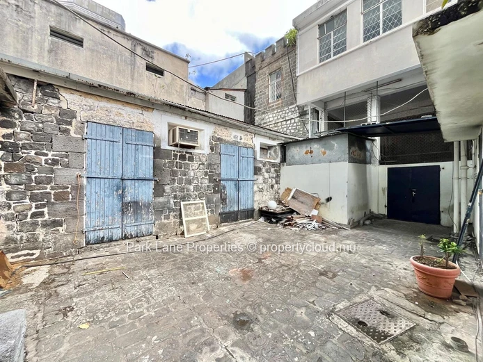 Immeuble Commercial de Premier Choix à Vendre – Port Louis