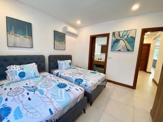 Exclusivité Pointe aux Canonniers. Splendide RDJ dans immeuble neuf, 3 chambres en suite, plage à 100m piscine commune. (Mandat exclusif)