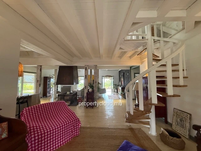 A vendre magnifique villa de 3 chambres à Mont Piton 1.