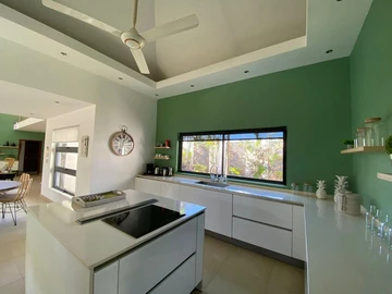 5 Bedroom Villa