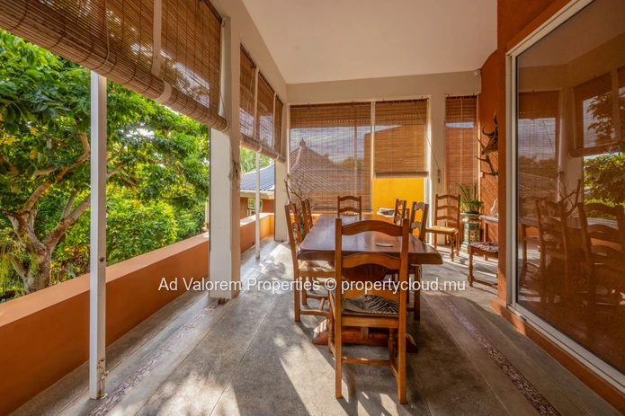 Maison de 385 m² avec grand jardin à vendre à Rivière Noire