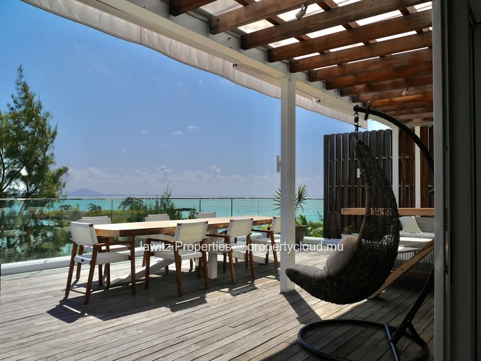Beachfront Penthouse Grand Gaube - 3 bedrooms - 200sqm | Rs 180,000