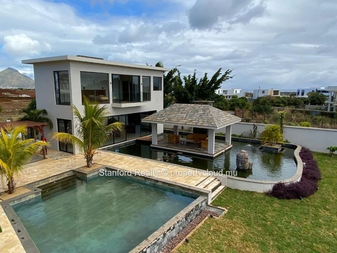 Modern & Spacious 4-Bedroom Villa for Rent - Flic-en-Flac, West