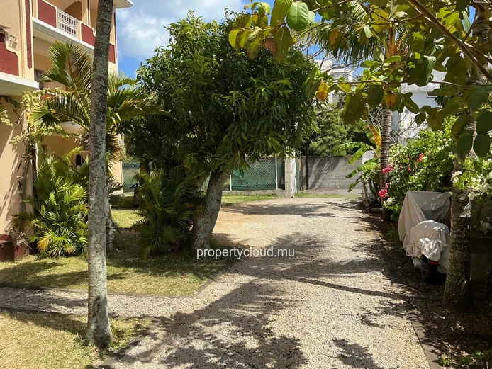 ?? FOR RENT, ground-floor studio apartment in Pereybere, 5 minutes from the beach
