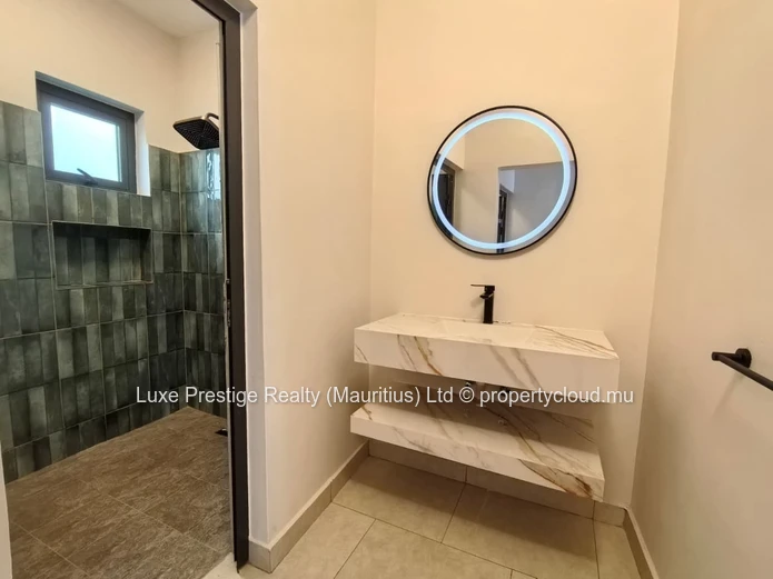 Villa Neuve de 4 Chambres à Louer à Grand Baie | Piscine Privée, Garage, Balcons et Propriété Sécurisée