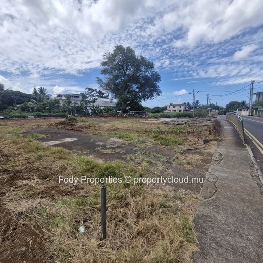 Terrain Commercial à Vendre – Royal Road, Belle Vue Maurel (Rivière du Rempart)