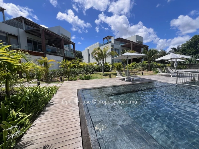Oceanfront penthouse, 2 bedrooms with en suite bathrooms, direct access to the sea, jacuzzi, terrace, panoramic sea v...
